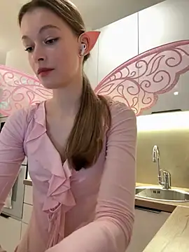 Snapshot of FriendlyFire_18 chatting on 10-29-25, 07:37 FriendlyFire 18 online show from 10-29-25, 07:37