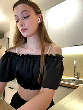 Snapshot of FriendlyFire_18 chatting on 11-14-25, 08:29 FriendlyFire 18 online show from 11-14-25, 08:29