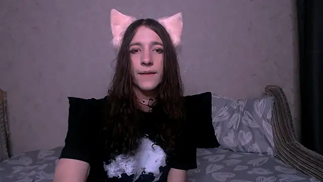 Snapshot of SilverMuse_ chatting on 10-04-25, 02:20 SilverMuse  online show from 10-04-25, 02:20