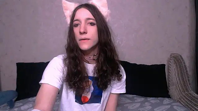 Snapshot of SilverMuse_ chatting on 10-05-25, 01:48 SilverMuse  online show from 10-05-25, 01:48