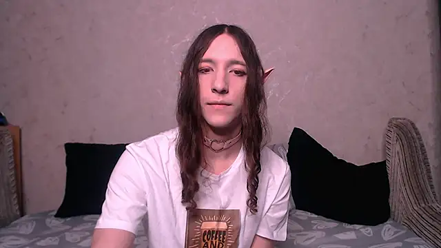 Snapshot of SilverMuse_ chatting on 10-06-25, 10:29 SilverMuse  online show from 10-06-25, 10:29