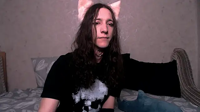 Snapshot of SilverMuse_ chatting on 10-12-25, 02:32 SilverMuse  online show from 10-12-25, 02:32