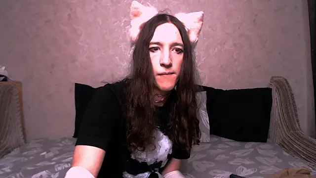 Snapshot of SilverMuse_ chatting on 10-17-25, 10:34 SilverMuse  online show from 10-17-25, 10:34