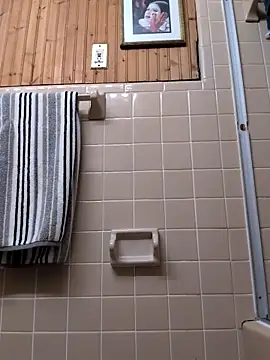 Snapshot of Clownboi17 chatting on 10-29-25, 07:10 Clownboi17 online show from 10-29-25, 07:10