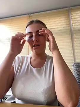 Snapshot of Sapphireroseee chatting on 11-13-25, 11:09 Sapphireroseee online show from 11-13-25, 11:09