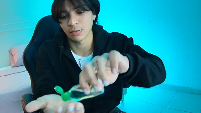 toji luxxer online show from 09-17-25, 12:07