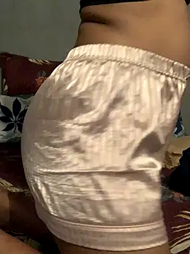 Snapshot of sweetpussysa92 chatting on 10-01-25, 04:13 sweetpussysa92 online show from 10-01-25, 04:13