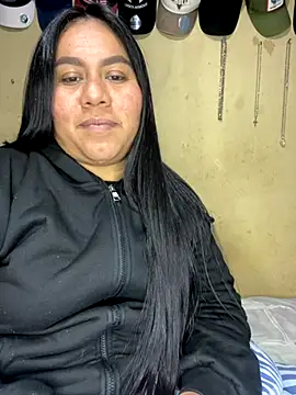 babyjuly19 online show from 10-25-25, 08:00