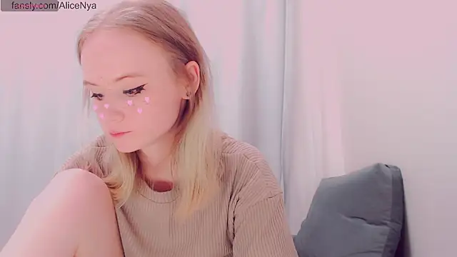 AliceNya cute online show from 12-15-25, 04:28