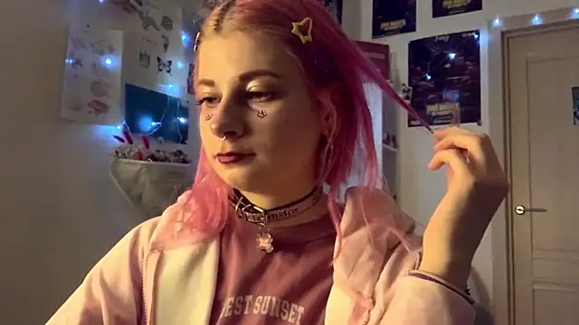 Snapshot of PinkVampire chatting on 09-23-25, 06:11 PinkVampire online show from 09-23-25, 06:11