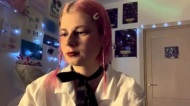 Snapshot of PinkVampire chatting on 09-27-25, 05:07 PinkVampire online show from 09-27-25, 05:07