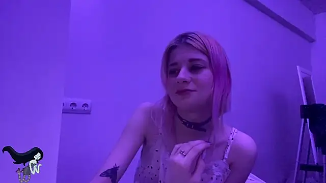 Snapshot of PinkVampire chatting on 10-26-25, 09:42 PinkVampire online show from 10-26-25, 09:42