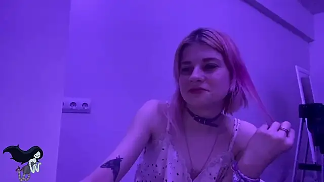 Snapshot of PinkVampire chatting on 10-30-25, 02:29 PinkVampire online show from 10-30-25, 02:29