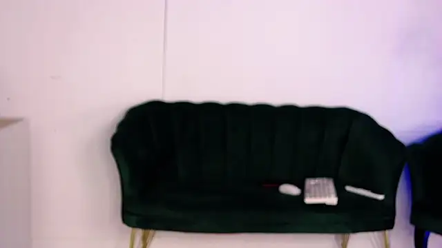 AmiraRees online show from 10-04-25, 06:44