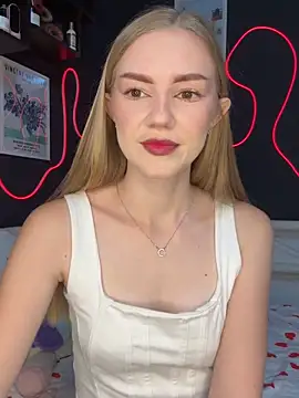 MilaMoone online show from 10-18-25, 11:33