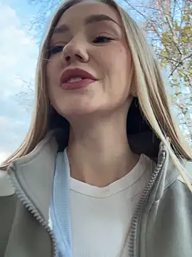 MilaMoone online show from 10-31-25, 01:56