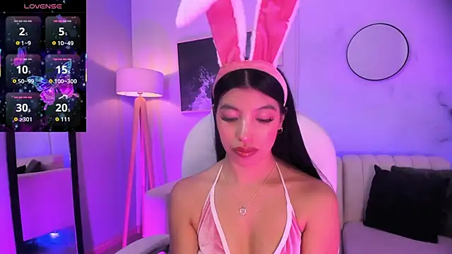 Tiffany Low online show from 10-29-25, 01:35