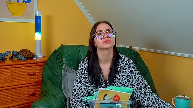 AnneAvery online show from 11-21-25, 06:23