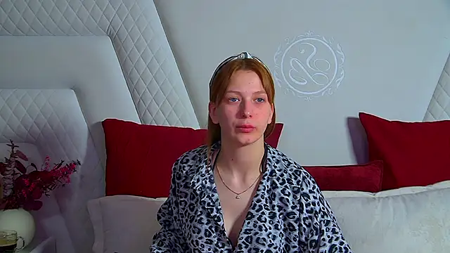 BeatriceBinoche online show from 11-17-25, 06:46