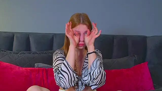 BeatriceBinoche online show from 11-23-25, 06:52