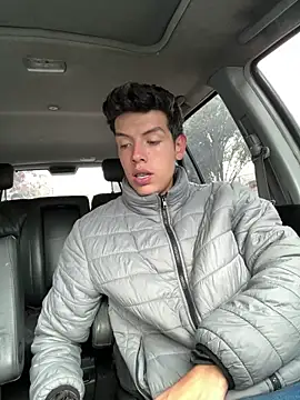 Snapshot of mattebret11 chatting on 10-21-25, 05:24 mattebret11 online show from 10-21-25, 05:24