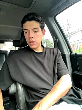 Snapshot of mattebret11 chatting on 10-27-25, 05:06 mattebret11 online show from 10-27-25, 05:06