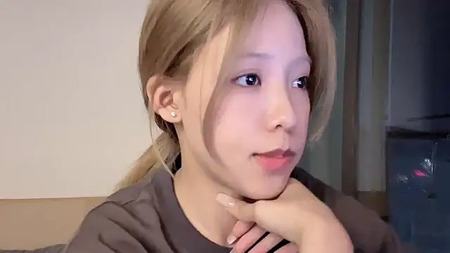 Meng 777 online show from 04-20-26, 01:03