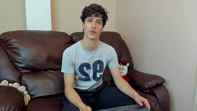 Xam Collen online show from 12-18-25, 03:51