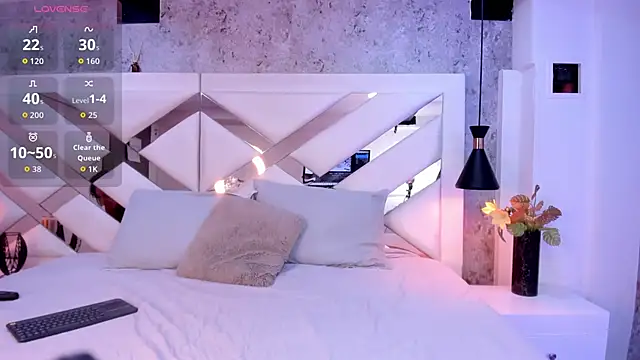 Snapshot of Megan-8 chatting on 09-17-25, 04:25 Megan-8 online show from 09-17-25, 04:25