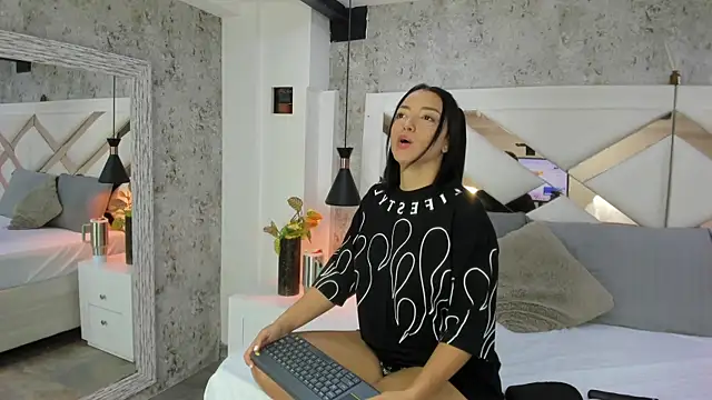 Snapshot of Megan-8 chatting on 10-14-25, 04:02 Megan-8 online show from 10-14-25, 04:02