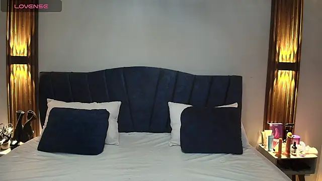 MiaHotmez online show from 10-15-25, 11:54