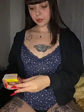 Snapshot of ravenadark chatting on 10-17-25, 01:42 ravenadark online show from 10-17-25, 01:42