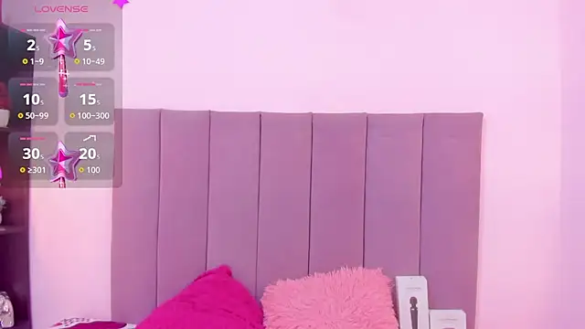 HoollyHendrix online show from 10-08-25, 07:55