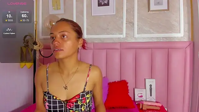 HoollyHendrix online show from 02-07-26, 08:34