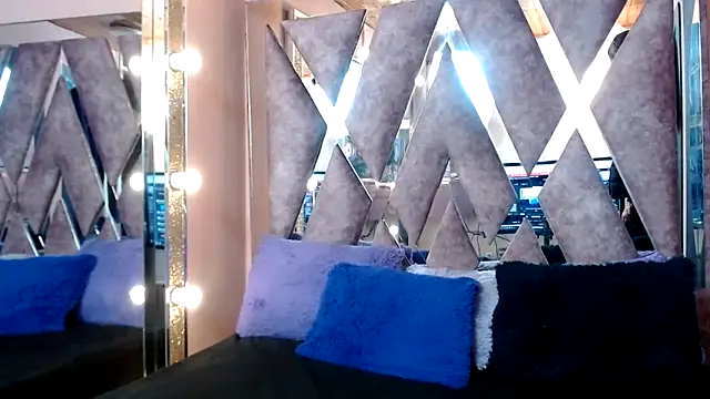 CRISTALHERRANZ online show from 10-04-25, 02:20