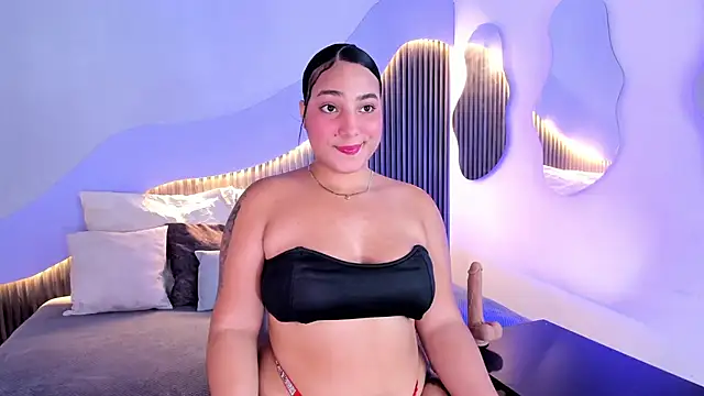 Snapshot of Sophia_curvy1 chatting on 09-26-25, 03:10 Sophia curvy1 online show from 09-26-25, 03:10