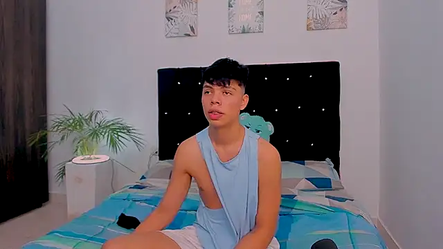 Zacktorres  online show from 10-04-25, 06:17