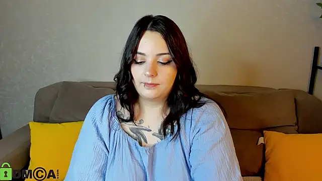 Mia R0ss online show from 10-18-25, 01:08