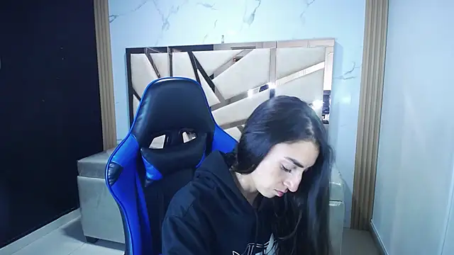 Maily a  online show from 12-16-25, 03:44