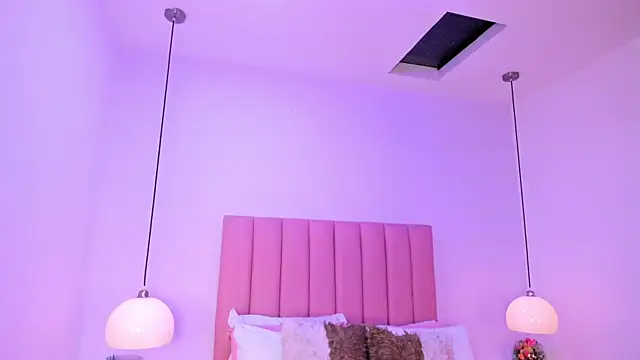 Amy Ferreira online show from 10-24-25, 03:14