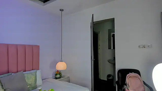 Amy Ferreira online show from 11-10-25, 02:54