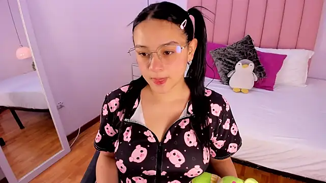 Amy Ferreira online show from 11-19-25, 02:55