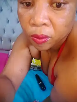 Snapshot of massive_booty25 chatting on 11-23-25, 04:18 massive booty25 online show from 11-23-25, 04:18