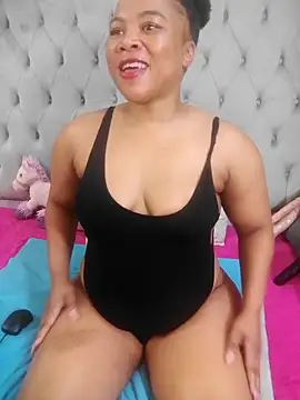 Snapshot of massive_booty25 chatting on 11-25-25, 04:18 massive booty25 online show from 11-25-25, 04:18