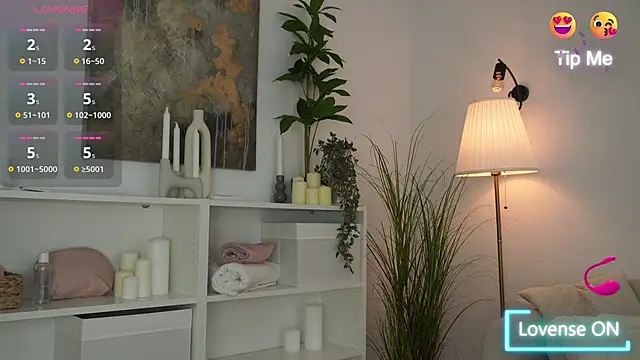 Snapshot of adisson_fox chatting on 10-24-25, 06:10 adisson fox online show from 10-24-25, 06:10