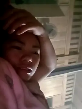 emly-xinh18 online show from 10-10-25, 12:59