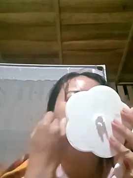 emly-xinh18 online show from 10-25-25, 12:34