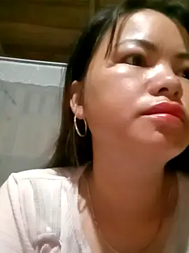 emly-xinh18 online show from 10-29-25, 09:38