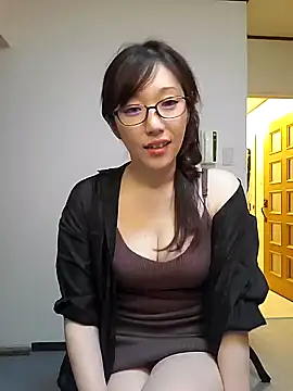 Snapshot of M_Kaede chatting on 10-21-25, 12:11 M Kaede online show from 10-21-25, 12:11