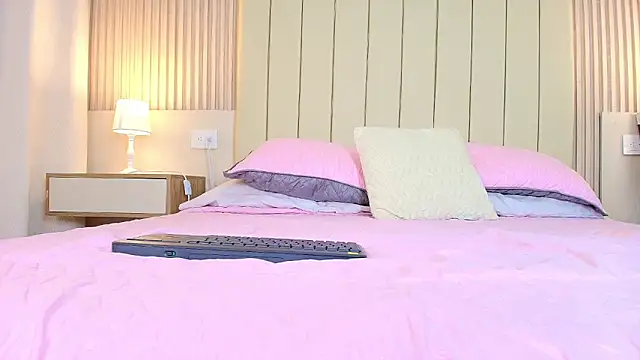 Snapshot of alessia_moon1 chatting on 02-11-26, 12:10 alessia moon1 online show from 02-11-26, 12:10